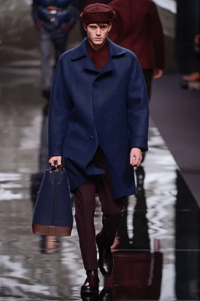 Look 25